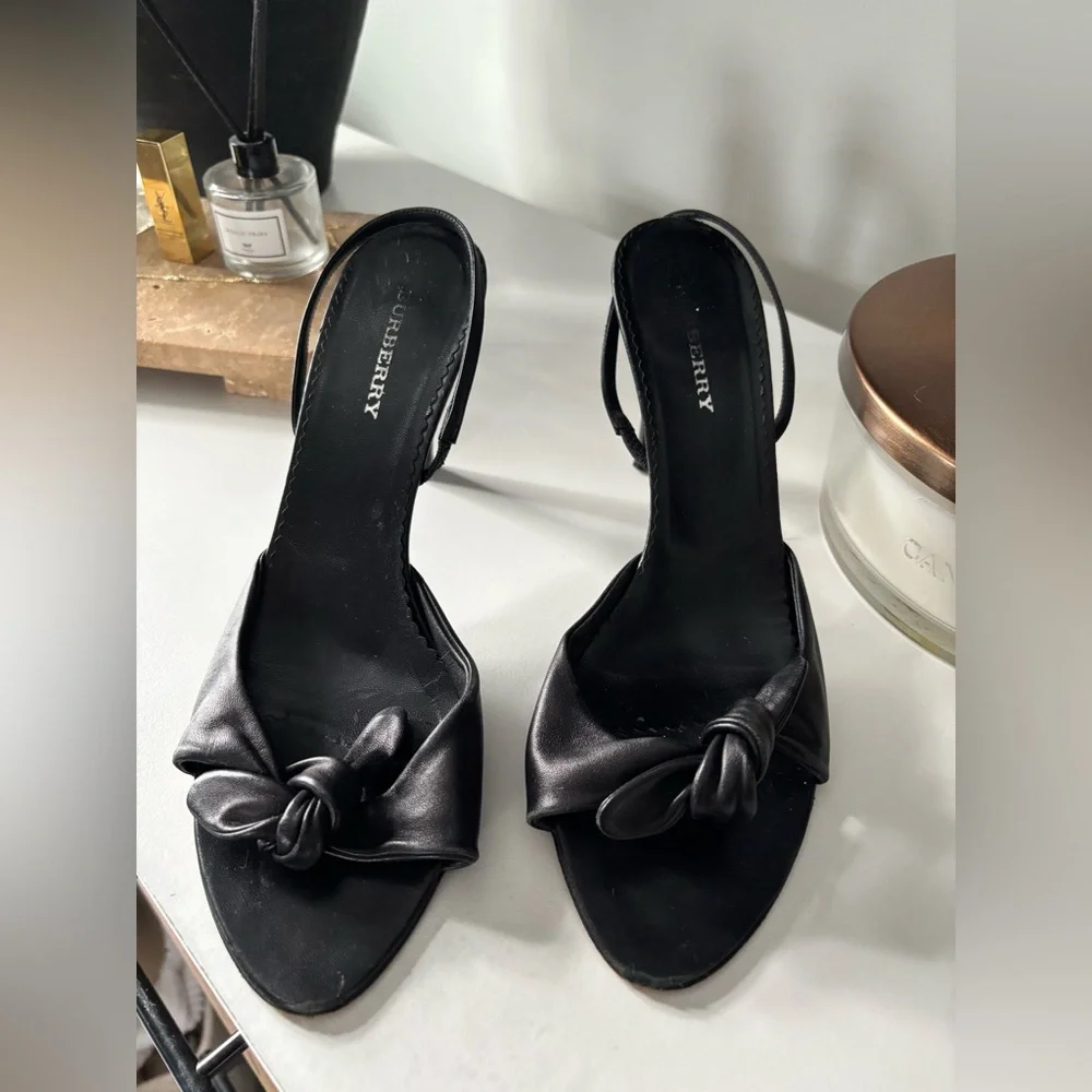 Burberry Black Knotted Heels - Picture 2 of 7